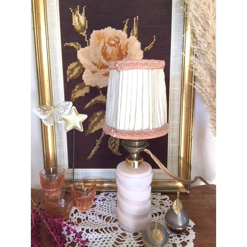 Petite lampe vintage 50's en opaline rose avec son abat ...